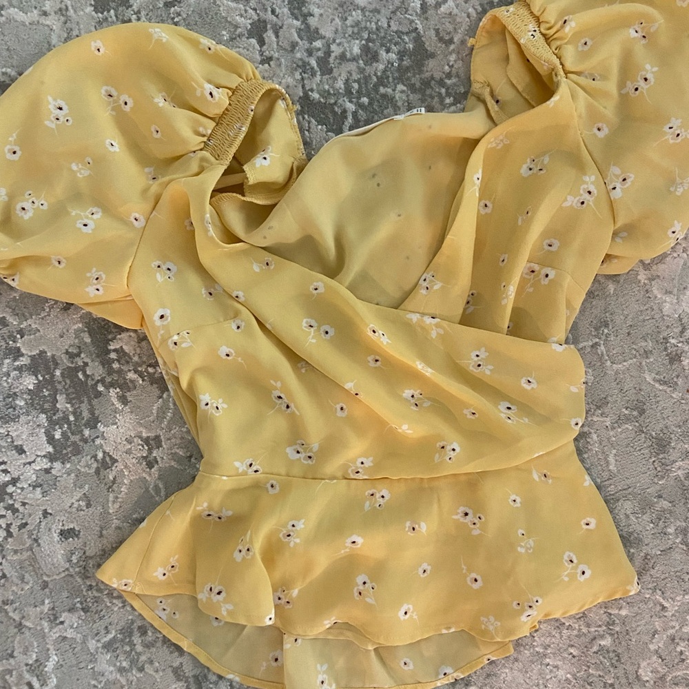 ASTR yellow floral top